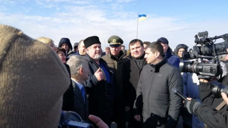 Нардепи проводять виїзне засідання комітету на кордоні з Кримом